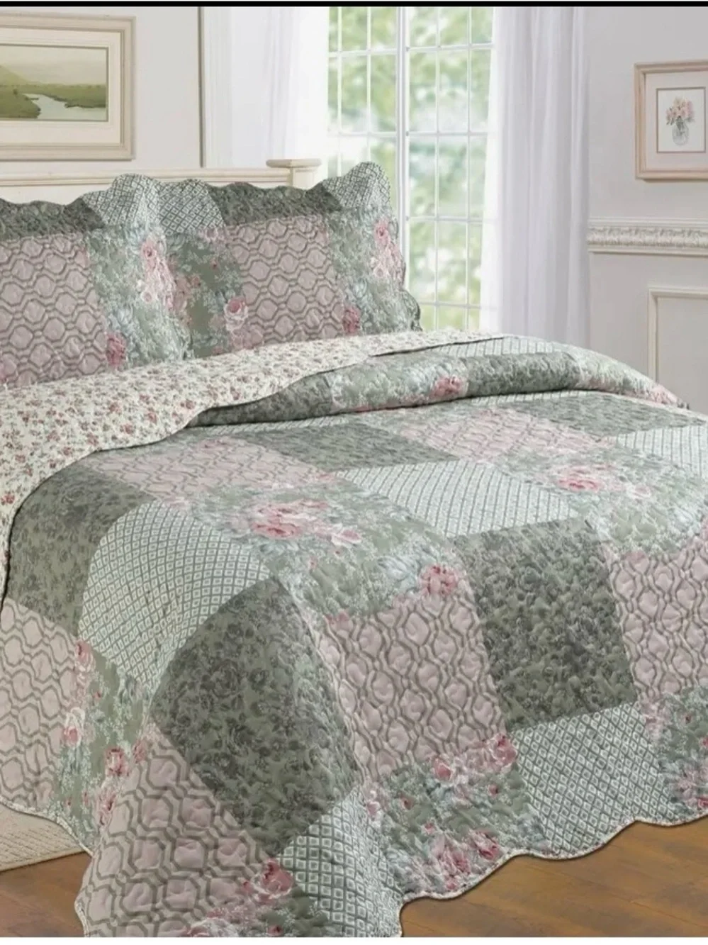 Classic Patchwork Floral Quilt Set in Sage and Pink - Unbranded
